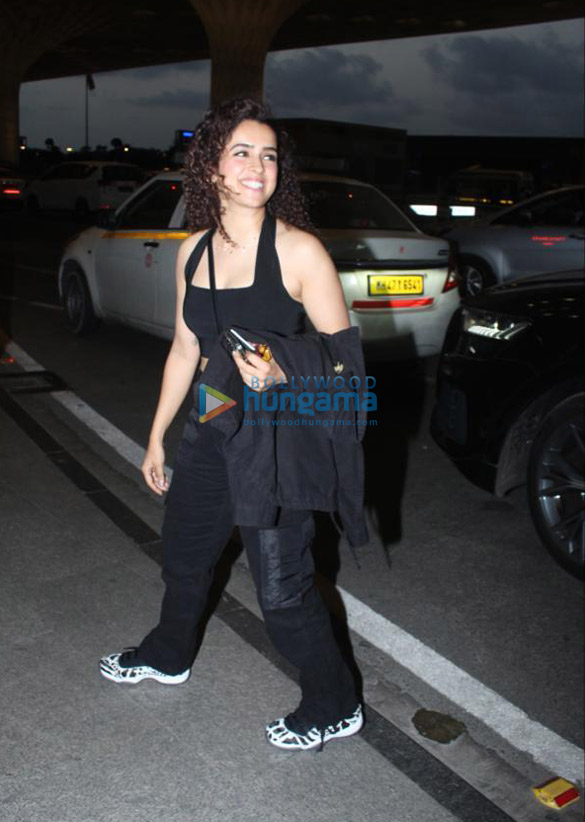 photos urfi javed zareen khan and others snapped at the airport 897 1