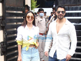 Photos: Varun Dhawan and Kiara Advani snapped at the Kalina airport leaving for Pune to promote the film Jugjugg Jeeyo