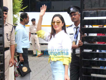 Photos: Varun Dhawan and Kiara Advani snapped at the Kalina airport leaving for Pune to promote the film Jugjugg Jeeyo