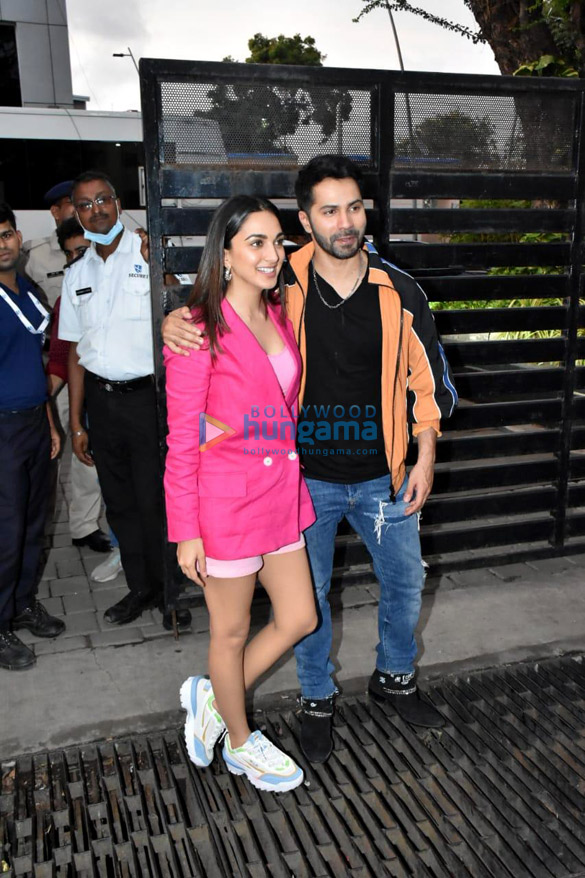 photos varun dhawan and kiara advani snapped post the promotions of jugjugg jeeyo 3