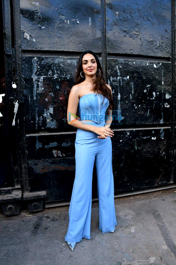 photos varun dhawan and kiara advani snapped promoting jugjugg jeeyo 2 2