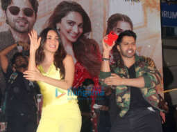Photos: Varun Dhawan and Kiara Advani snapped promoting JugJugg Jeeyo at Korum Mall, Thane