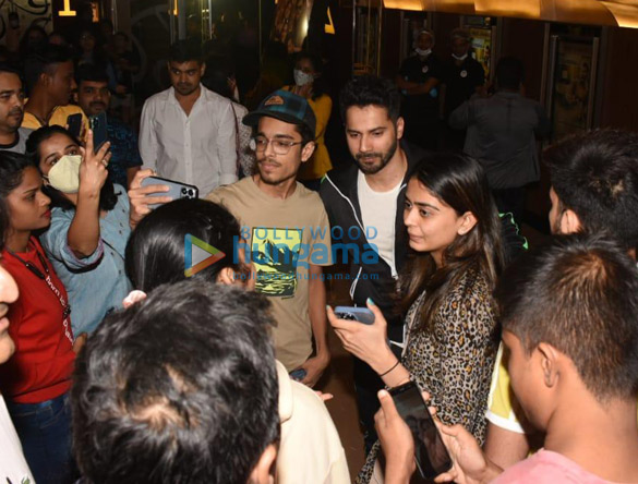 photos varun dhawan greets fans after jugjugg jeeyo release at pvr juhu 4