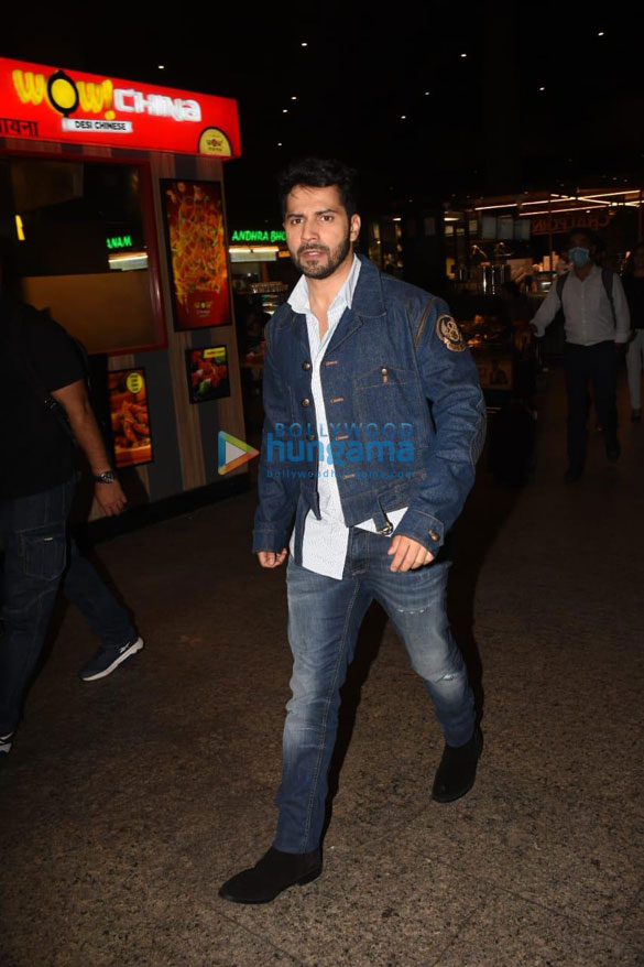 Photos: Varun Dhawan snapped at the airport Photos: Varun Dhawan snapped at the airport