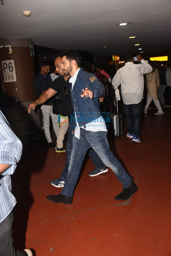 photos varun dhawan snapped at the airport 3 2