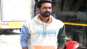 Photos: Vikrant Massey spotted in Khar while shooting for an ad