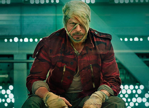 Shah Rukh Khan arrives in Hyderabad for Jawan shoot, keeps his look hidden with a hoodie and mask Shah Rukh Khan arrives in Hyderabad for Jawan shoot, keeps his look hidden with a hoodie and mask