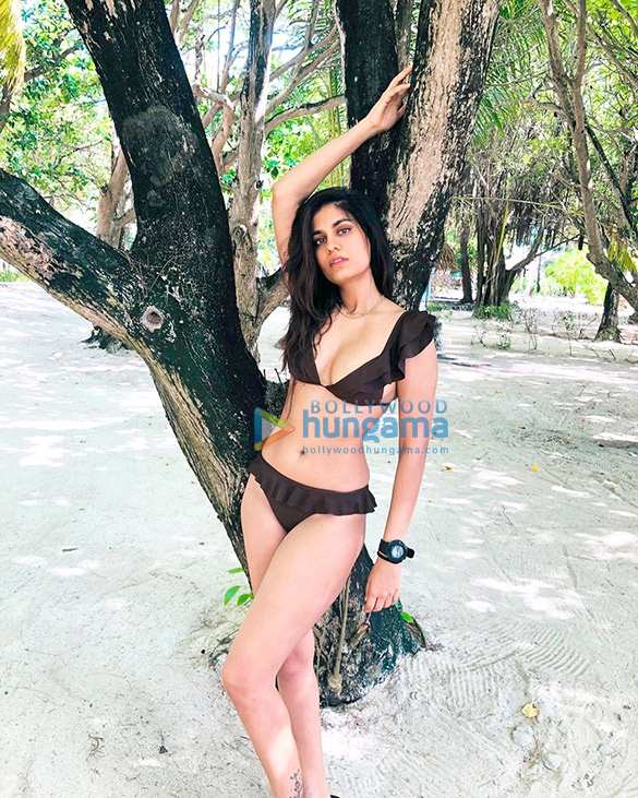 shreya dhanwanthary 1 4