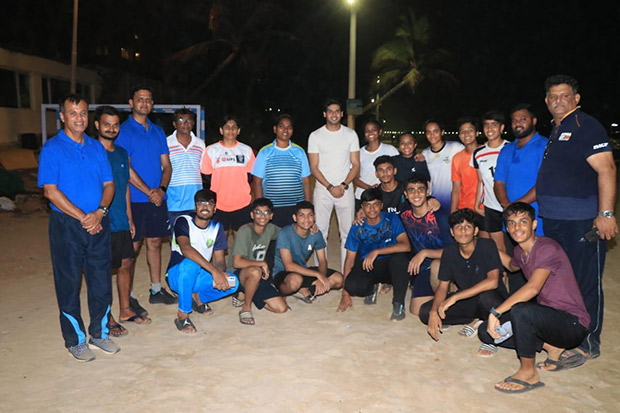 Abhimanyu Dassani, former national level handball player, meets Indian handball team as they qualify for the World championship for the first time