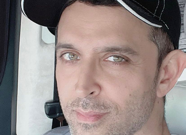After wrapping up Vikram Vedha, Hrithik Roshan shaves his beard; flaunts his new look