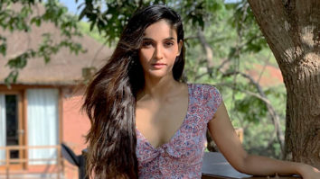 Receiving beachy vibes from Mukti Mohan
