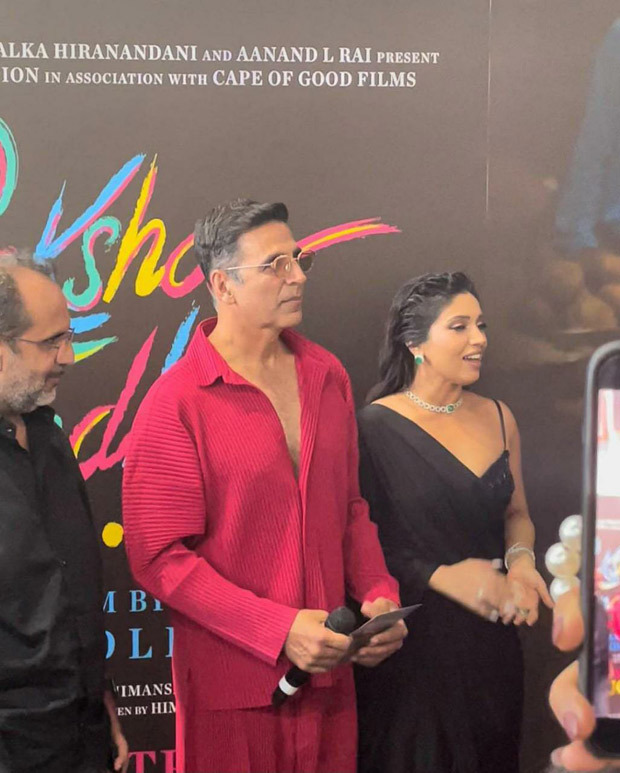 Akshay Kumar sings 'Baar Baar Din Yeh Aaye' on Bhumi Pednekar's birthday during Raksha Bandhan promotions in London, watch video