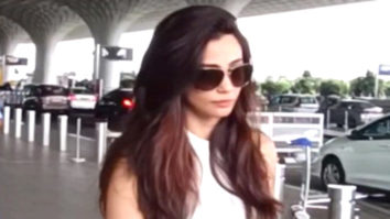 Daisy Shah looks super stylish in ripped jeans