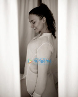 Celeb Photos Of Elli AvrRam