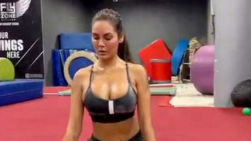 Esha Gupta does a perfect split