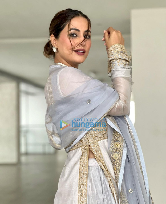 hina khan 2 23