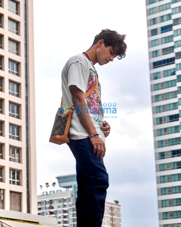 ishaan khatter 3 3