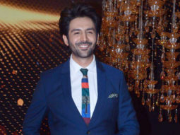 Kartik Aaryan does his signature Rooh Baba pose