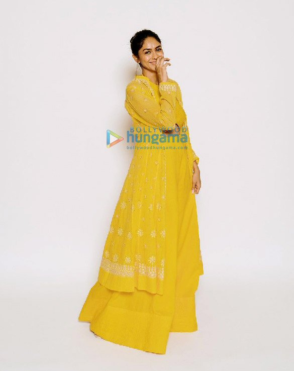 mrunal thakur 2 75