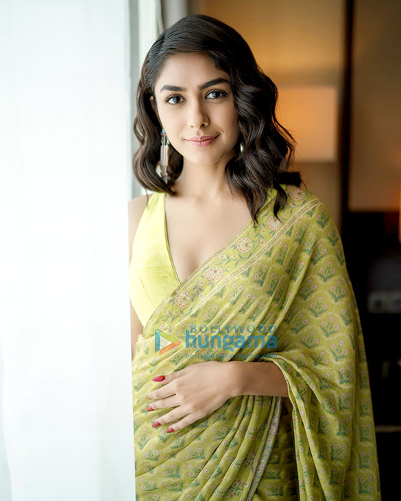 mrunal thakur 3 48