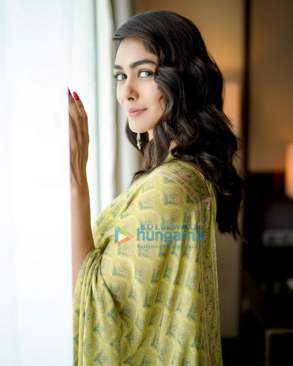 mrunal thakur 4 21