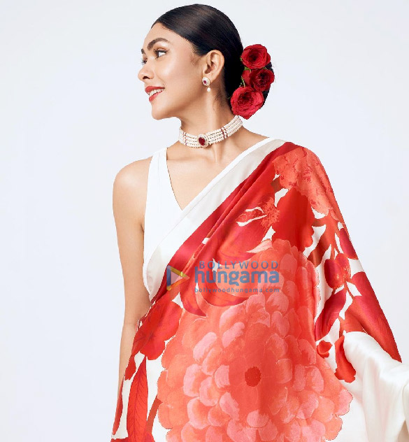 mrunal thakur 4 17