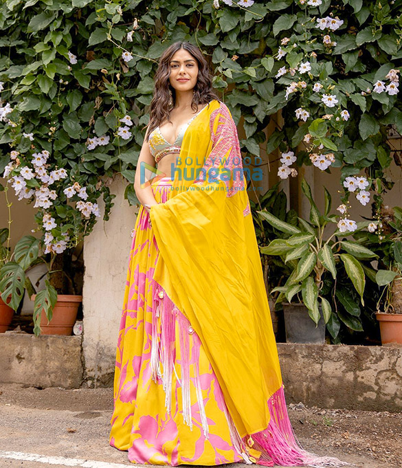 mrunal thakur 6 7