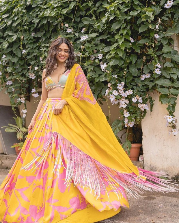 Mrunal Thakur slays the ethnic wear game in yellow silk lehenga set at Sita Ramam trailer launch Mrunal Thakur slays the ethnic wear game in yellow silk lehenga set at Sita Ramam trailer launch