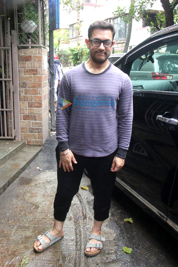 Photos: Aamir Khan snapped at a dubbing studio in Bandra