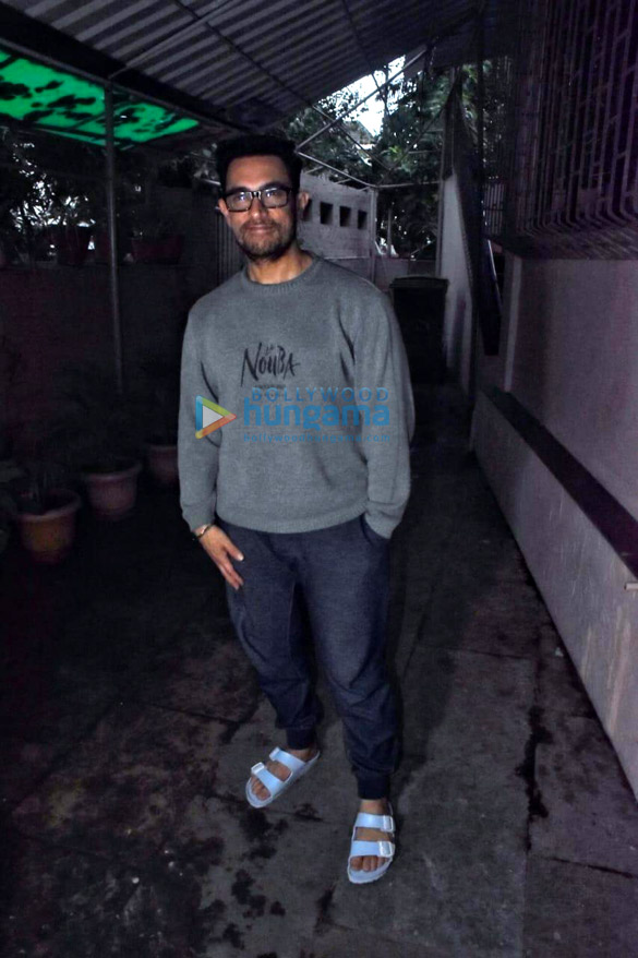 photos aamir khan snapped at a dubbing studio in bandra 1 9