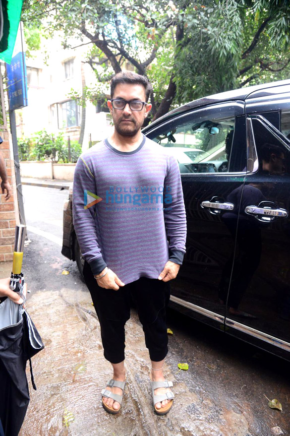 photos aamir khan snapped at a dubbing studio in bandra 2 8