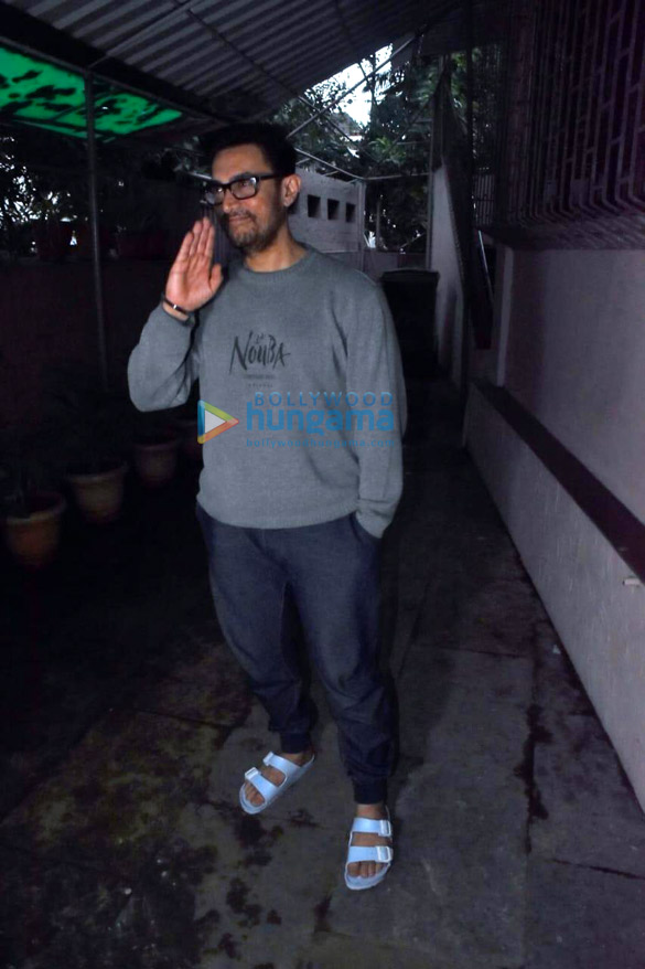 photos aamir khan snapped at a dubbing studio in bandra 2 9