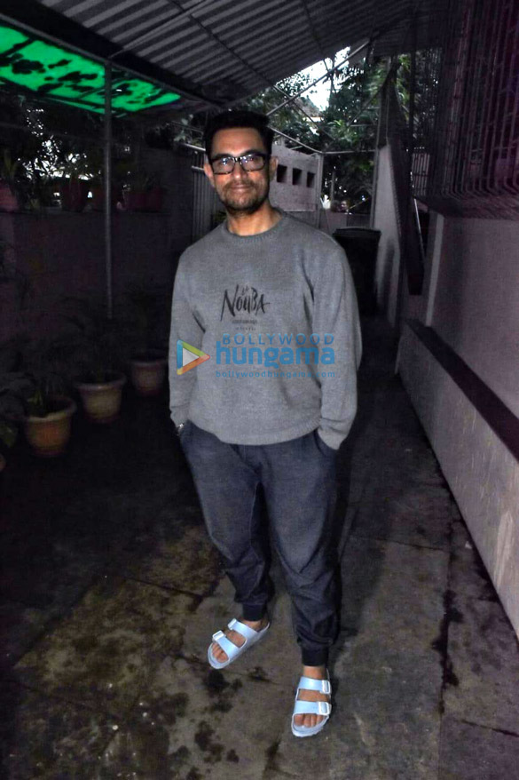Photos: Aamir Khan snapped at a dubbing studio in Bandra Photos: Aamir Khan snapped at a dubbing studio in Bandra
