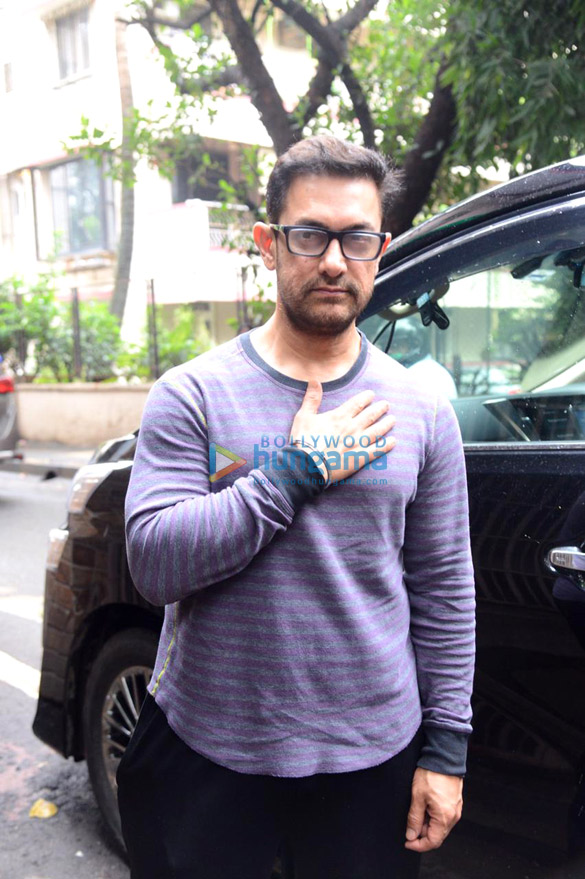 photos aamir khan snapped at a dubbing studio in bandra 4 8