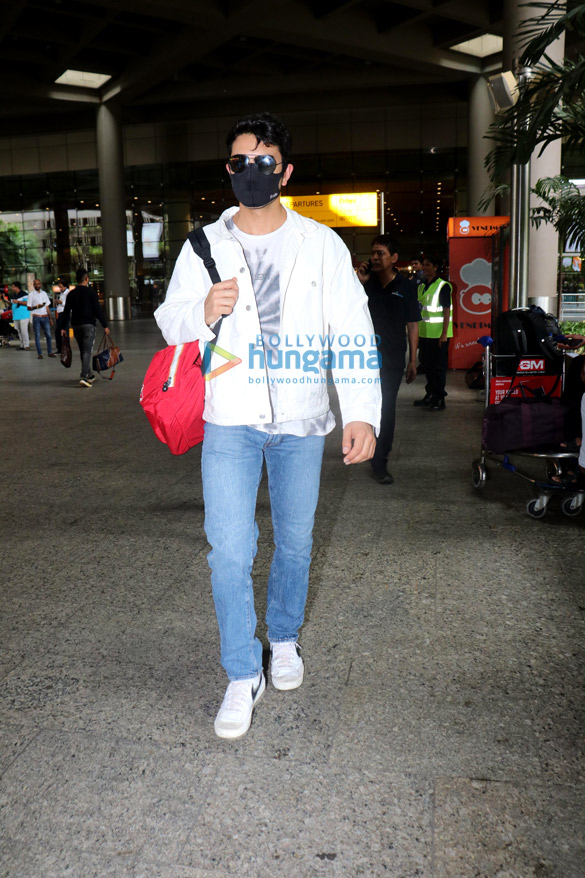 photos abhishek bachchan aishwarya rai bachchan aaradhya bachchan and others snapped at the airport 3 3