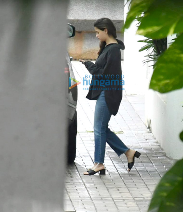 photos alia bhatt spotted in bandra 2 2