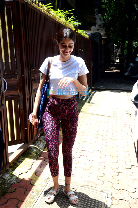 photos ananya panday spotted at anshuka yoga in bandra 4 10