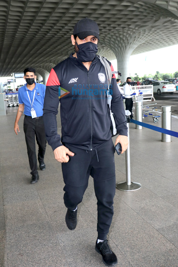 photos arjun kapoor disha patani john abraham and daisy shah snapped at the airport2 2