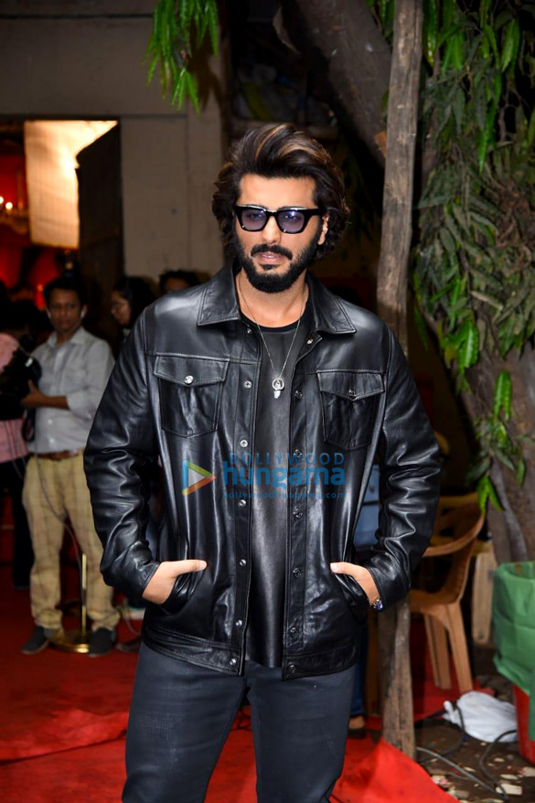photos arjun kapoor tejaswi prakash and simba nagpal snapped promoting their film ek villain returns on the sets of naagin 6 6