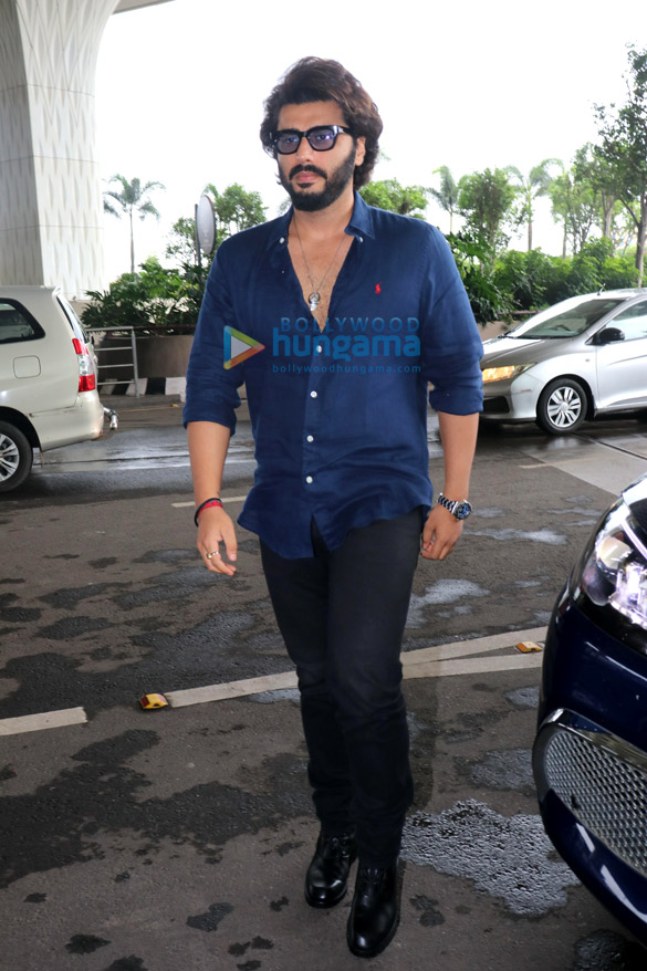 photos arjun kapoor and disha patani snapped at the airport 1