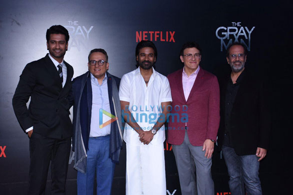 photos dhanush the russo brothers and other celebs attend the premiere of the gray man 77 4