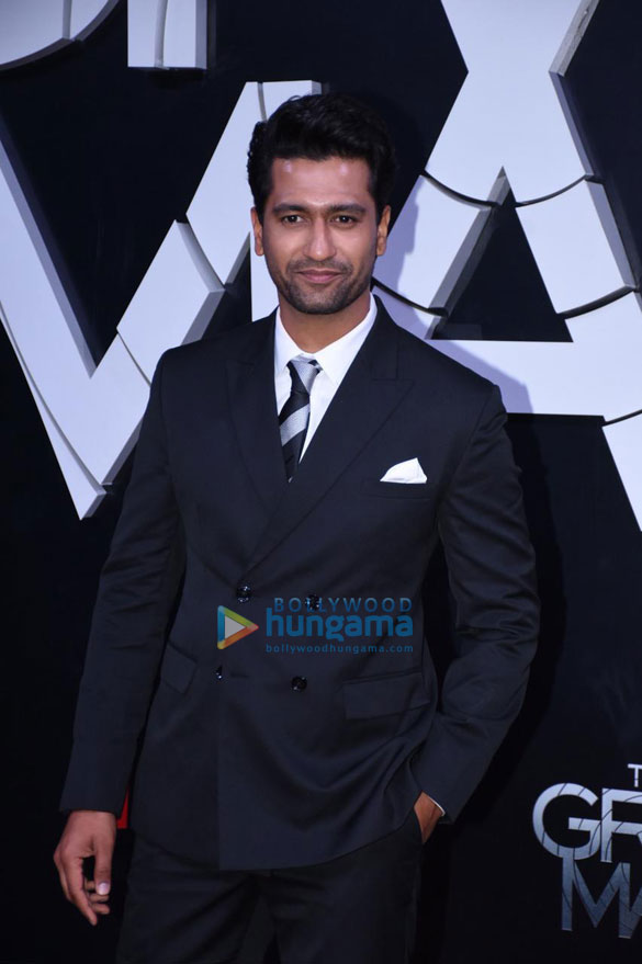 photos dhanush the russo brothers and other celebs attend the premiere of the gray man 77 6