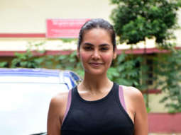 Photos: Esha Gupta spotted outside the gym in Bandra