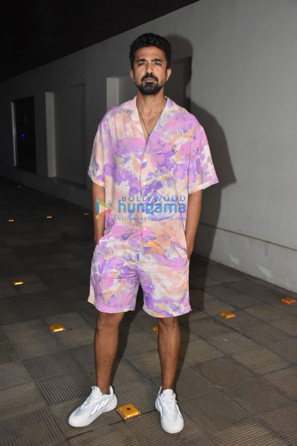 photos huma qureshi rings in her birthday with her brother saqib saleem and friends in bandra 3