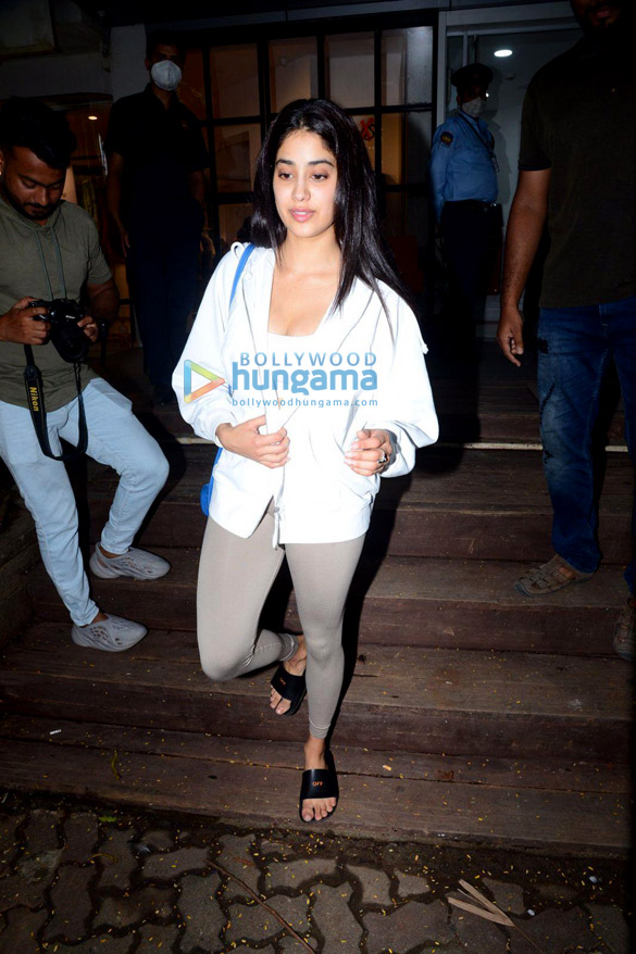 photos janhvi kapoor spotted at a gym in bandra 4 6