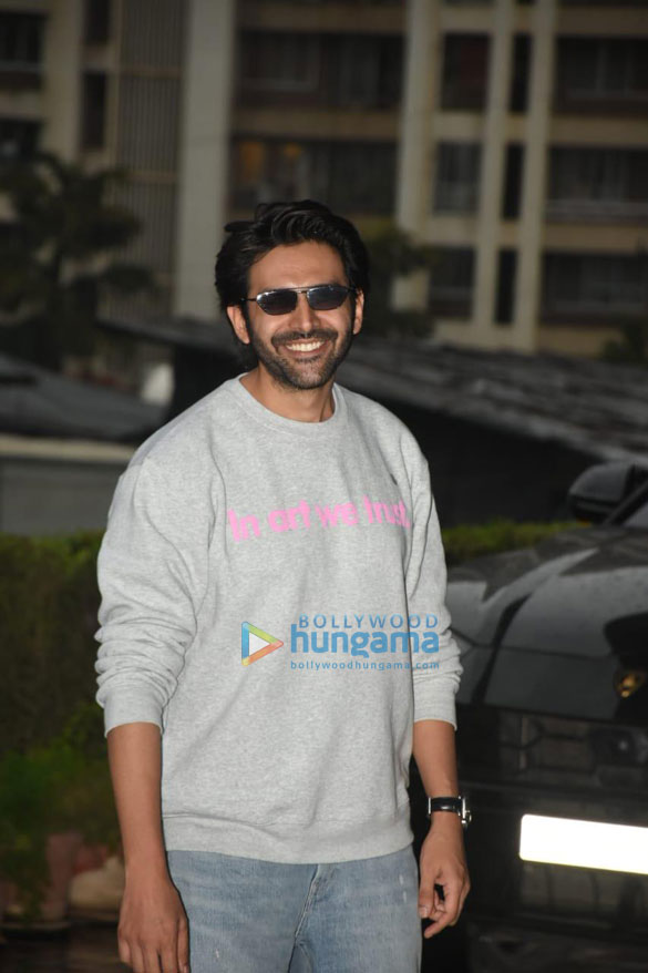 Photos: Kartik Aaryan snapped posing near his Lamborghini Urus