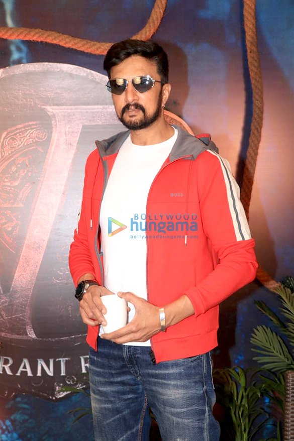 photos kichcha sudeepa snapped promoting his film vikrant rona in juhu 3
