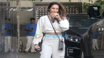 Photos: Malaika Arora snapped outside a clinic in Khar