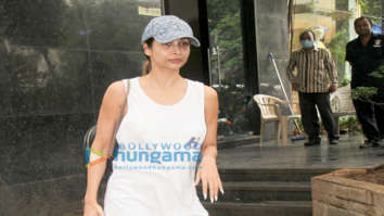 Photos: Malaika Arora spotted outside a clinic in Santacruz