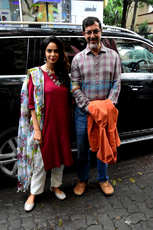 Photos: Mallika Sherawat and Rajat Kapoor snapped at The Kitchen Garden in Bandra Photos: Mallika Sherawat and Rajat Kapoor snapped at The Kitchen Garden in Bandra